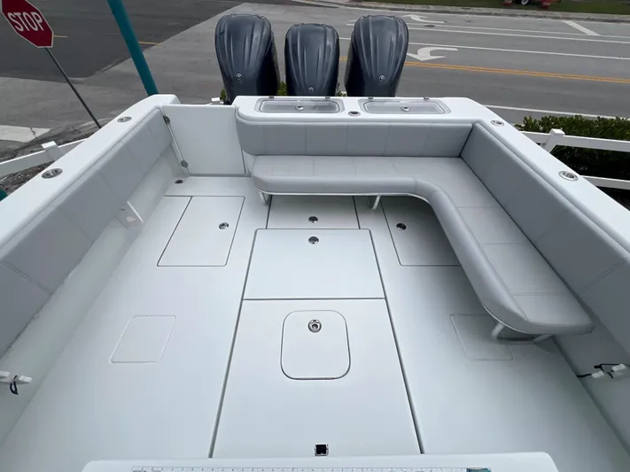 No Name Yacht Photos Pics 2022 Contender 39 Fisharound boat deck with seating and triple engines.