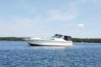 Sea Ray 390 Express Cruiser