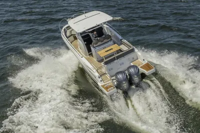 2022 Jeanneau Cap Camarat 9.0 CC T-top 2x250