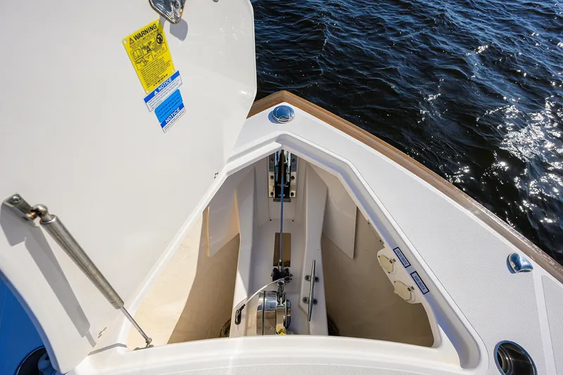 40 Pursuit 2017 Yacht Photos Pics Pursuit 40 2017 - Exterior Bow