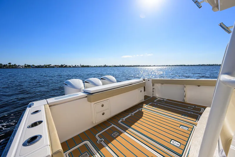 40 Pursuit 2017 Yacht Photos Pics Pursuit 40 2017 - Exterior Cockpit