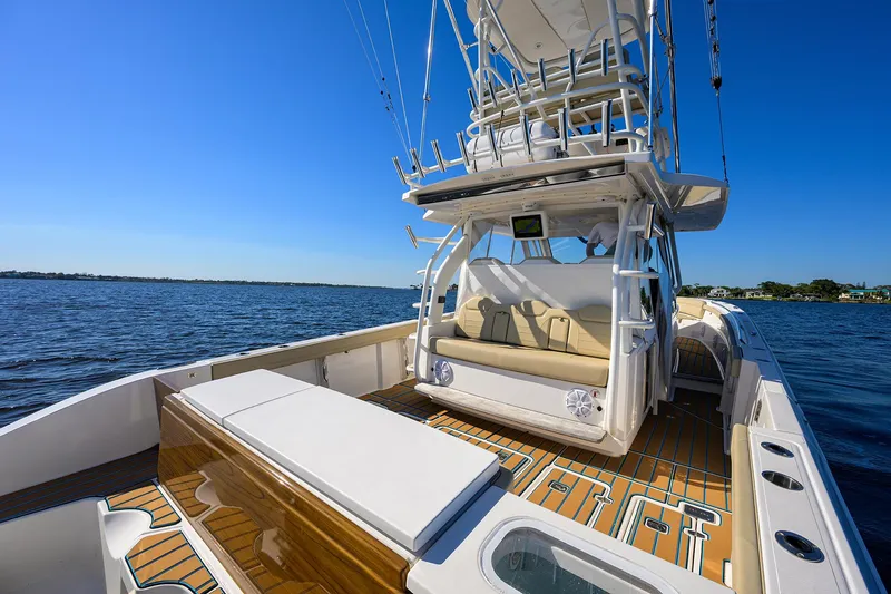 40 Pursuit 2017 Yacht Photos Pics Pursuit 40 2017 - Exterior Cockpit