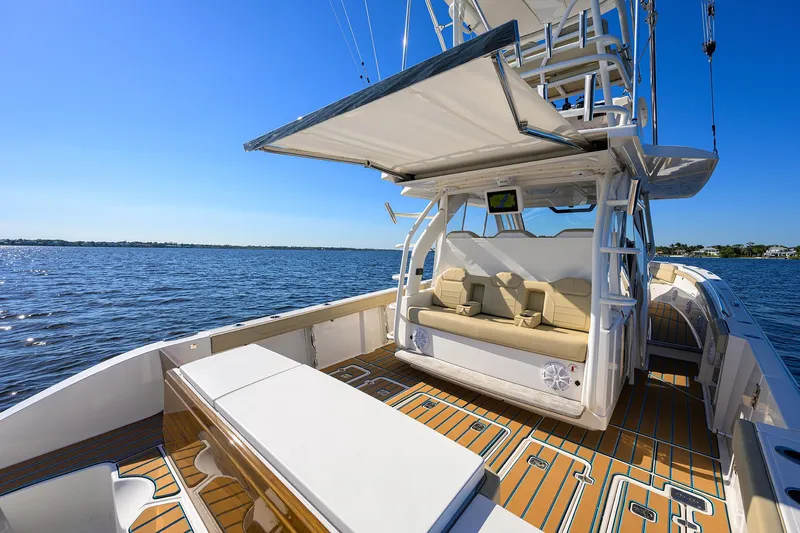 40 Pursuit 2017 Yacht Photos Pics Pursuit 40 2017 - Exterior Cockpit