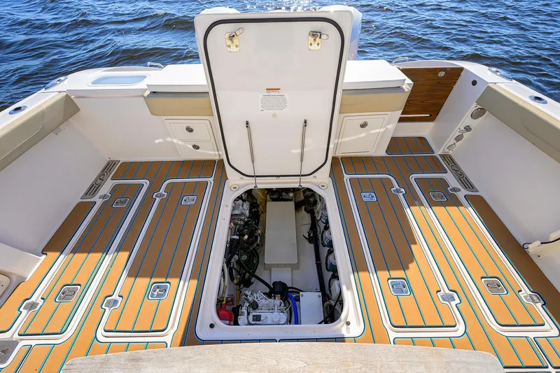 40 Pursuit 2017 Yacht Photos Pics Pursuit 40 2017 - Exterior Cockpit