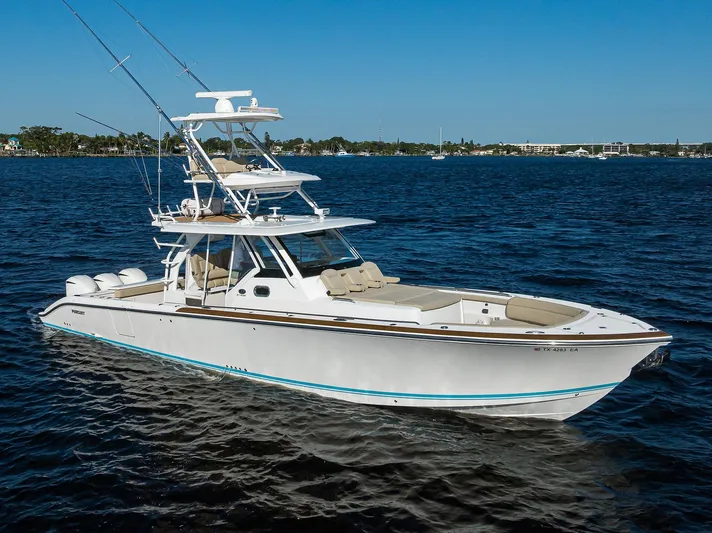 40 Pursuit 2017 Yacht Photos Pics Pursuit 40 2017 - Exterior Profile