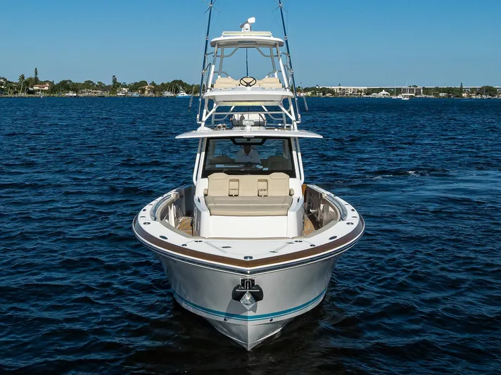 40 Pursuit 2017 Yacht Photos Pics Pursuit 40 2017 - Exterior Profile