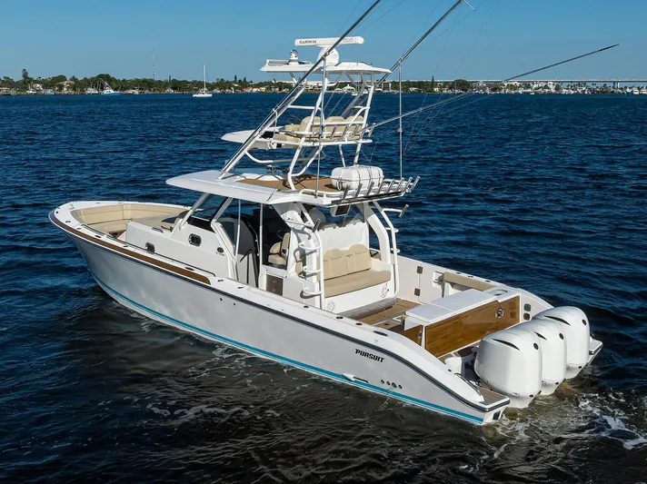 40 Pursuit 2017 Yacht Photos Pics Pursuit 40 2017 - Exterior Profile