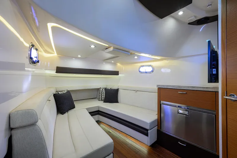 40 Pursuit 2017 Yacht Photos Pics Pursuit 40 2017 - Interior Cabin