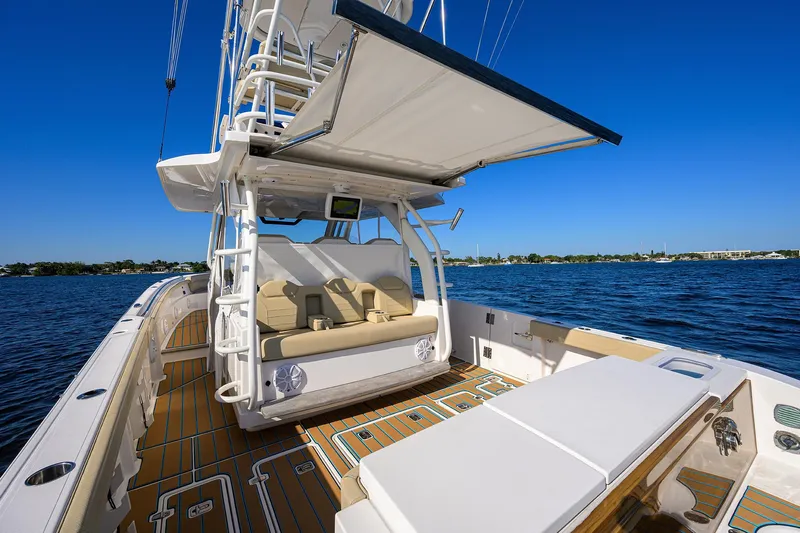 40 Pursuit 2017 Yacht Photos Pics Pursuit 40 2017 - Exterior Cockpit