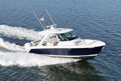 Tiara Yachts 34 LS