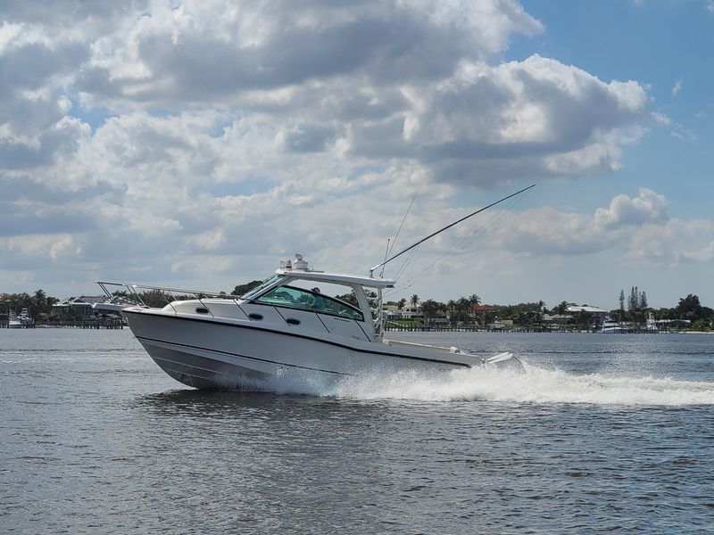 2022 Boston Whaler 345 Conquest