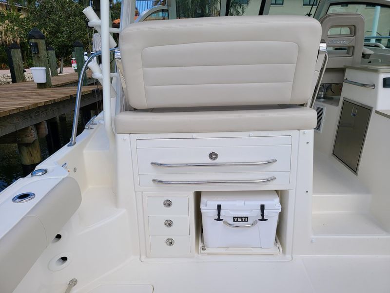 2022 Boston Whaler 345 Conquest