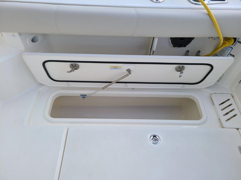 2022 Boston Whaler 345 Conquest