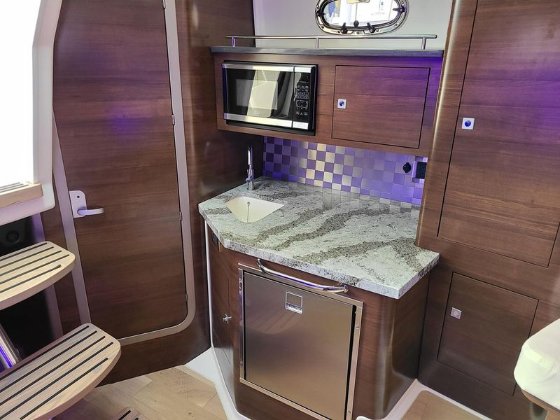 2022 Boston Whaler 345 Conquest