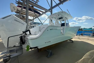 Sportsman Heritage 321 Center Console