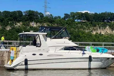 Sea Ray 420 Aft Cabin