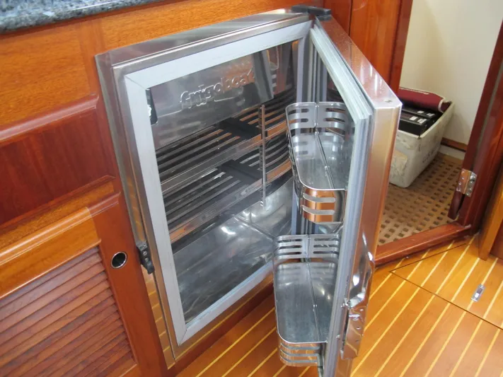 Skylark(ex Whim & Annie Rose) Yacht Photos Pics 