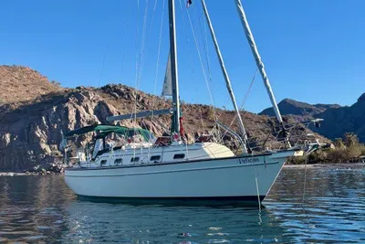Island Packet 370
