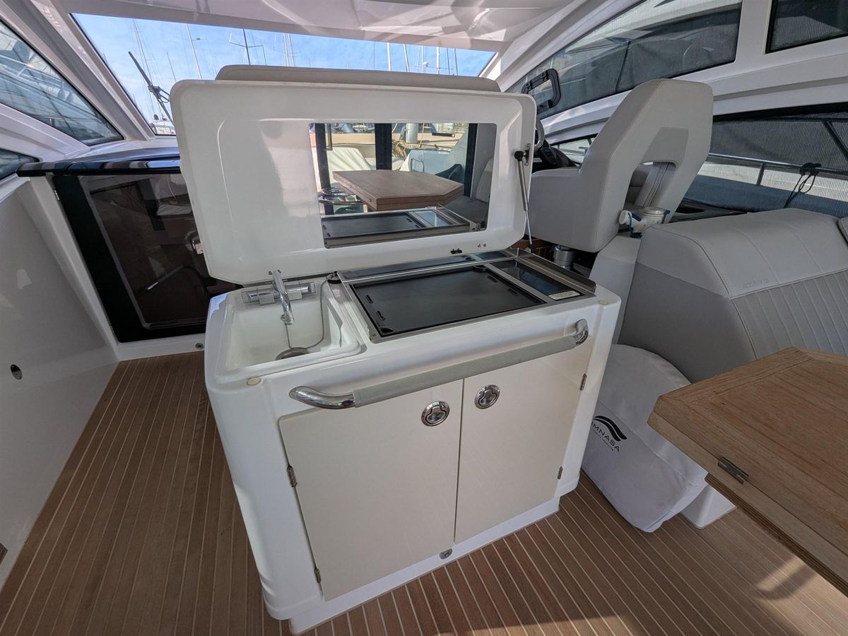 2019 Custom 44 