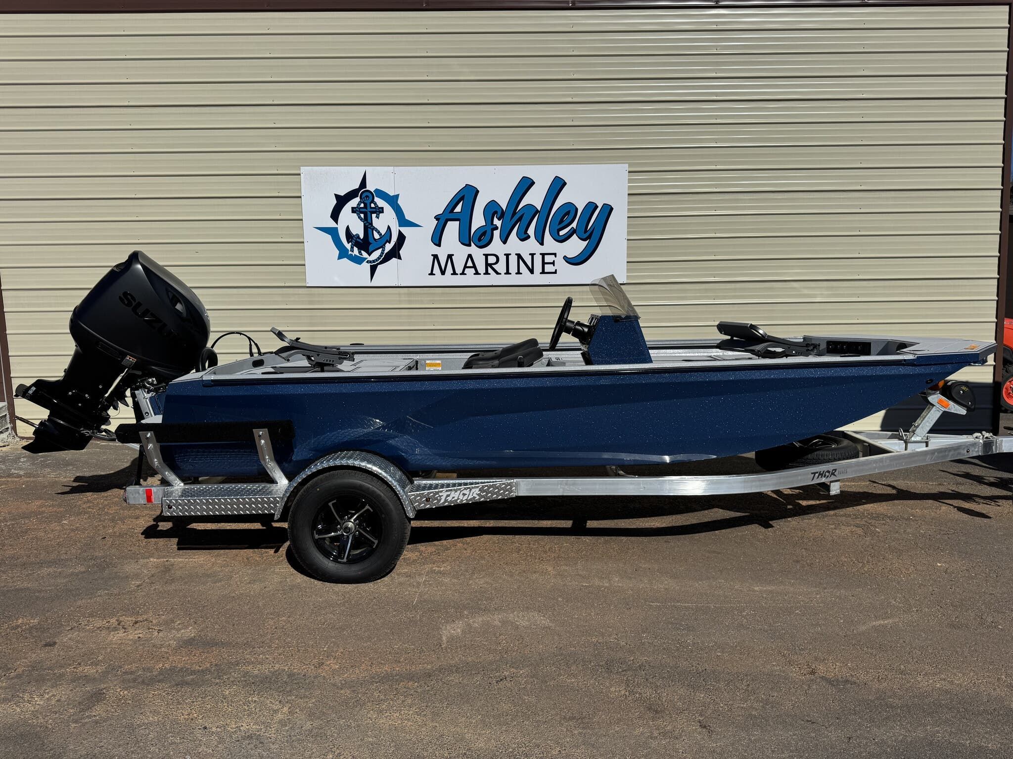 Thor Lake Hammer 1900 SC 140HP