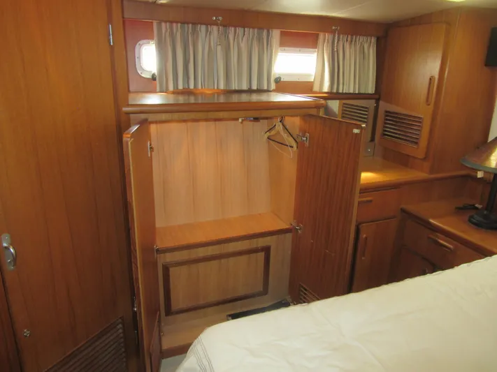 Laura Lee Yacht Photos Pics 