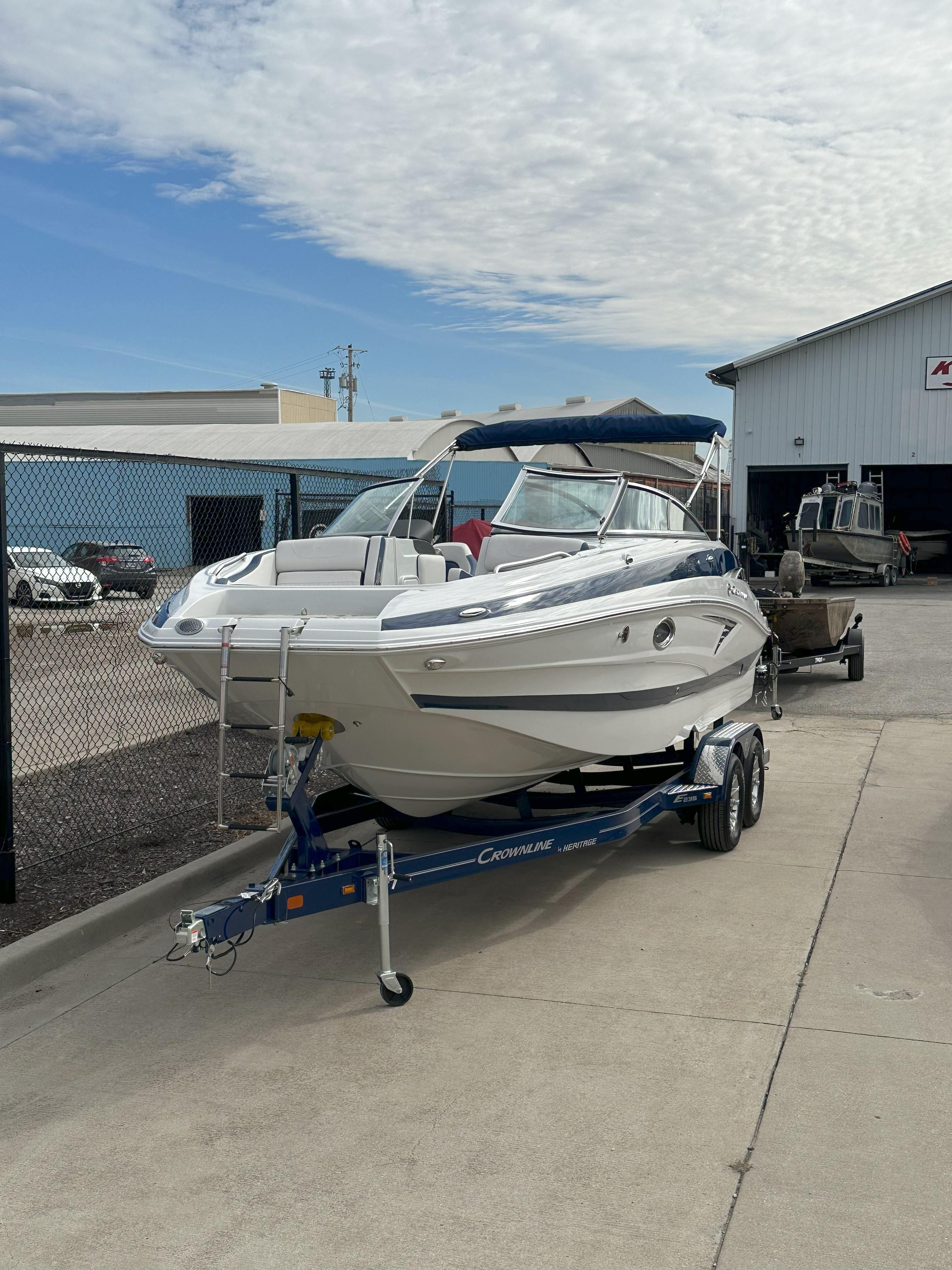 Crownline Eclipse E235