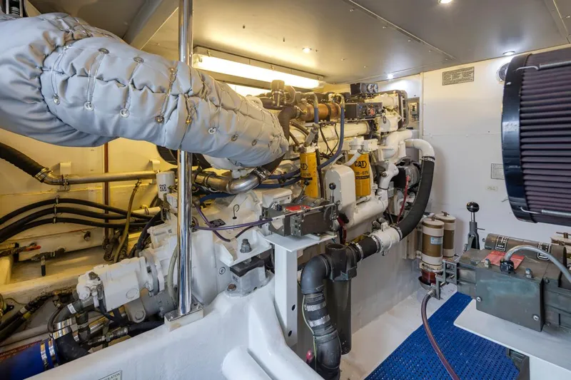 Headquarters Yacht Photos Pics 