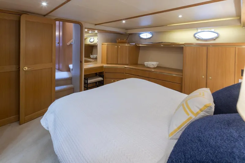 Headquarters Yacht Photos Pics 