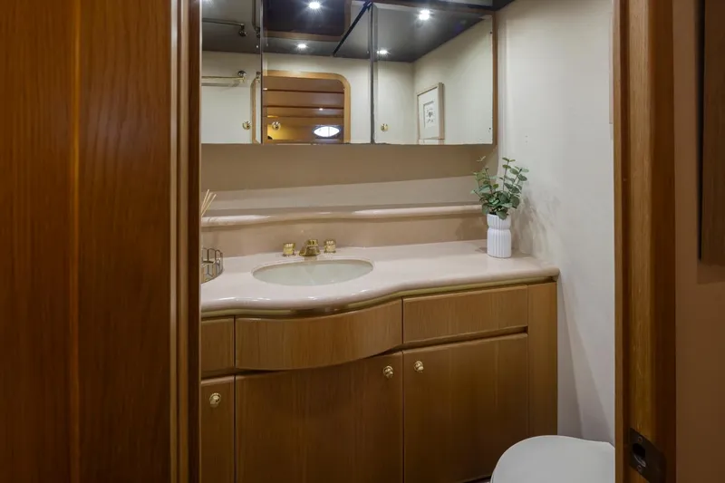 Headquarters Yacht Photos Pics 