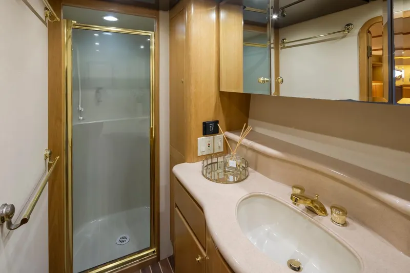 Headquarters Yacht Photos Pics 