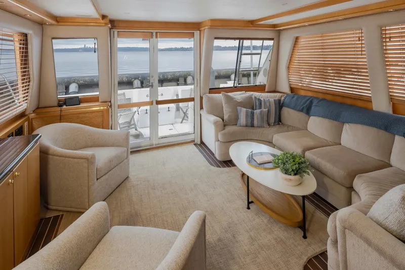 Headquarters Yacht Photos Pics 