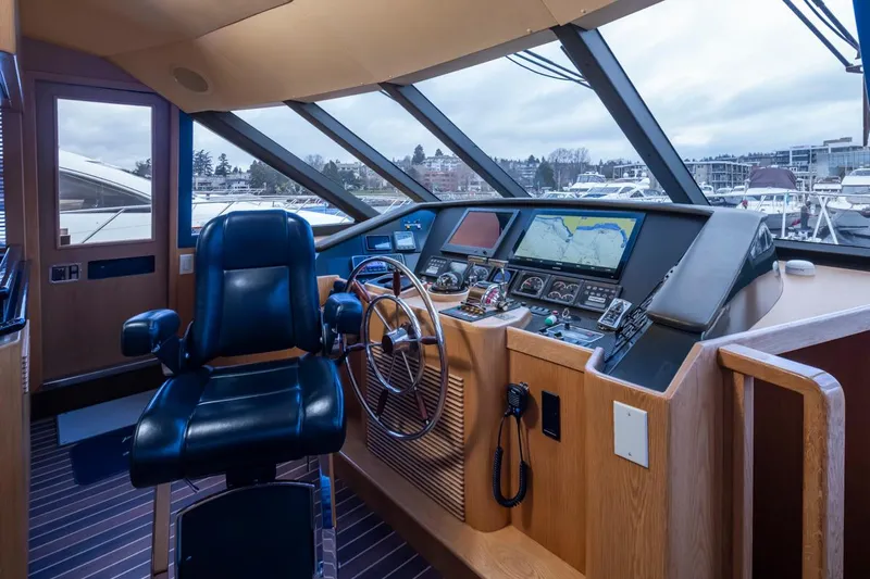 Headquarters Yacht Photos Pics 