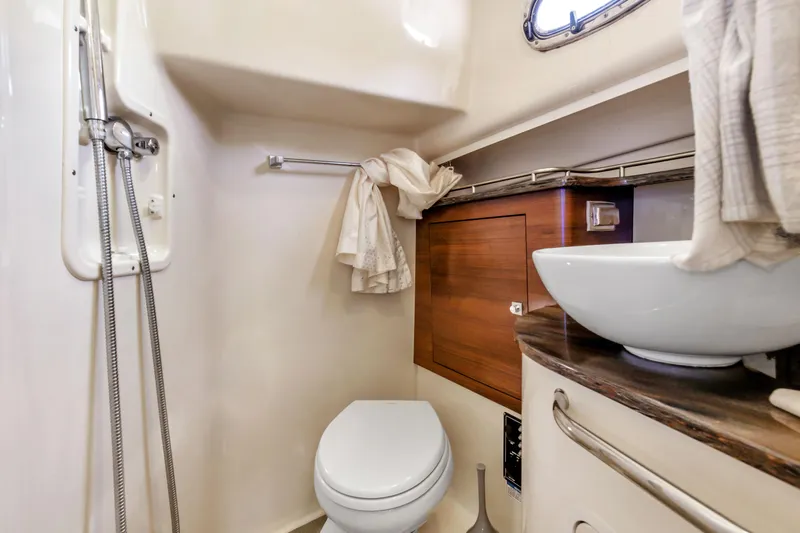 No Name Yacht Photos Pics 2019 Boston Whaler 345 Conquest Head