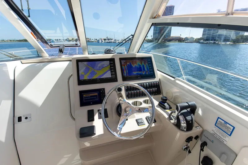 No Name Yacht Photos Pics 2019 Boston Whaler 345 Conquest Electronics