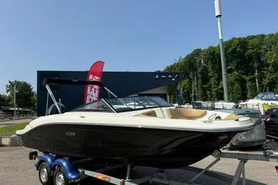 2022 Sea Ray SPX 210 OB