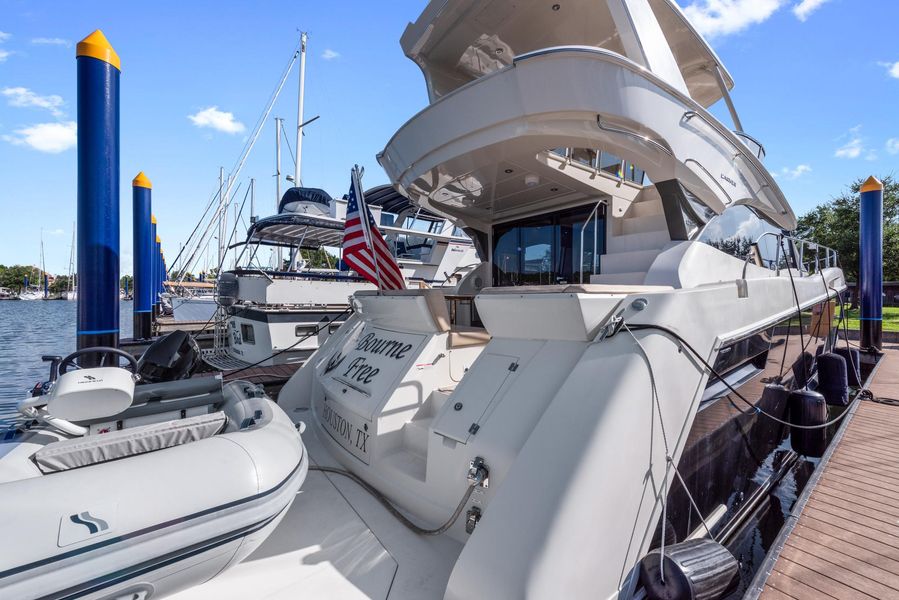 2017 Carver 52 Command Bridge