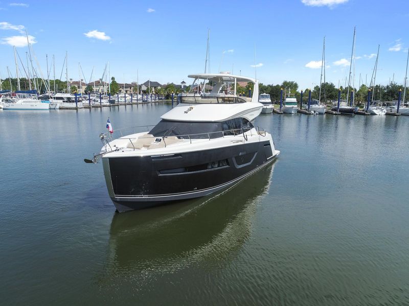 2017 Carver 52 Command Bridge