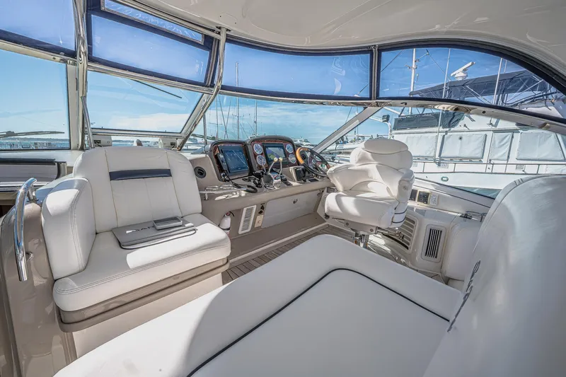 Nauti Lis Yacht Photos Pics Luxurious interior of 2005 Sea Ray 500 Sundancer yacht with modern helm and seating.