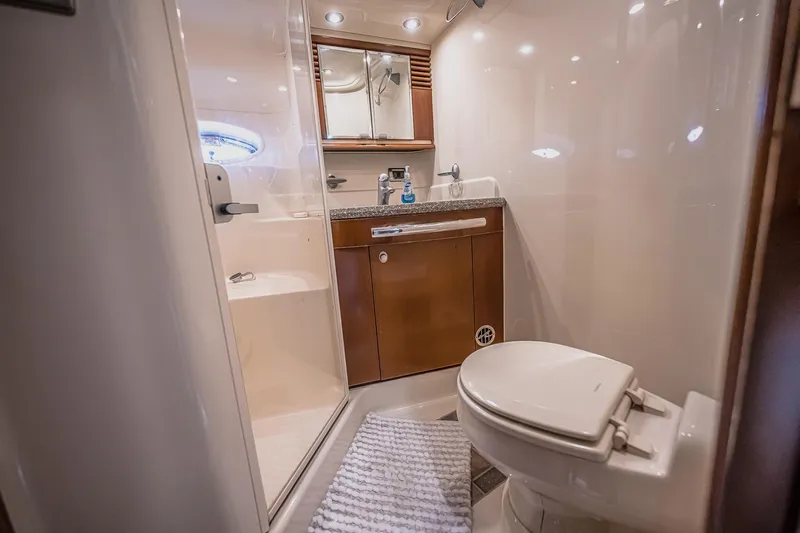 Nauti Lis Yacht Photos Pics Luxurious bathroom in 2005 Sea Ray 500 Sundancer yacht with modern amenities.