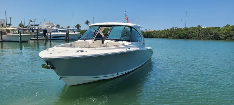  Yacht Photos Pics 2023 PURSUIT 326 DC - Image 12