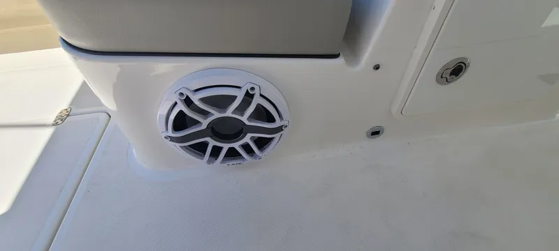  Yacht Photos Pics 2023 PURSUIT 326 DC - Image 29