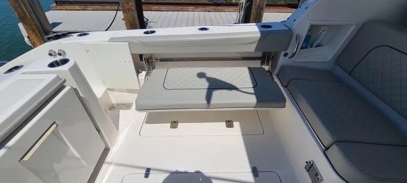  Yacht Photos Pics 2023 PURSUIT 326 DC - Image 22