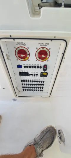  Yacht Photos Pics 2023 PURSUIT 326 DC - Image 30