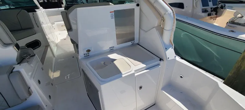  Yacht Photos Pics 2023 PURSUIT 326 DC - Image 27