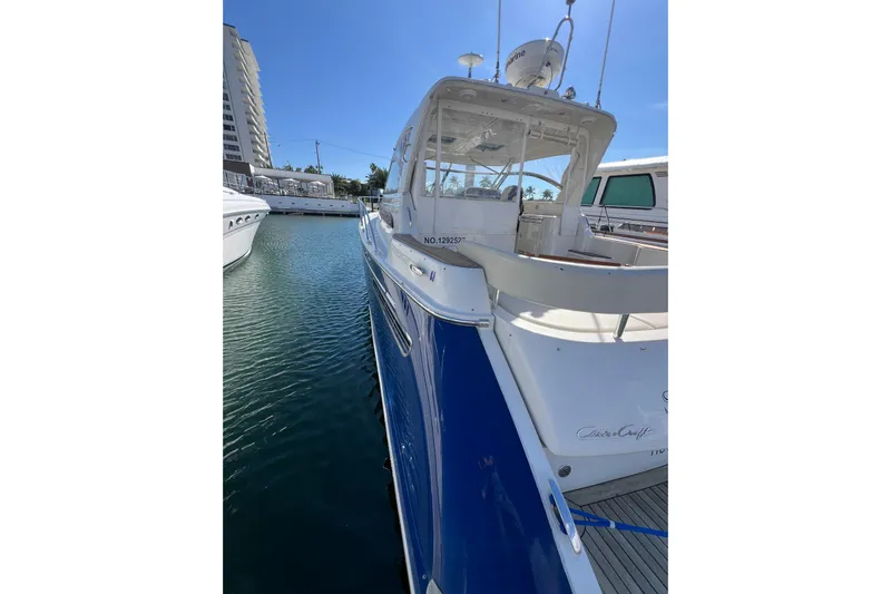 Split Decision Yacht Photos Pics 2007 Chris-Craft Roamer 40 yacht docked in marina, side view with blue hull.