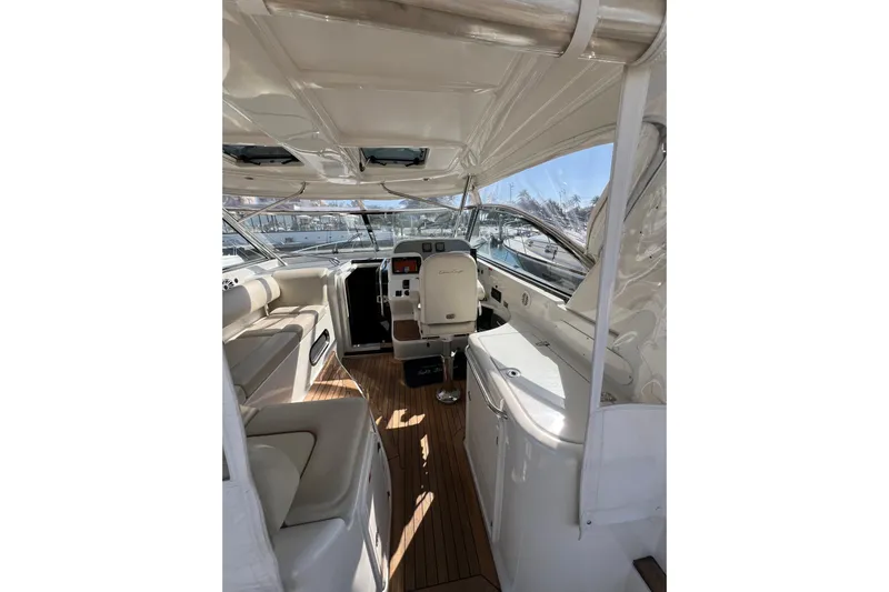 Split Decision Yacht Photos Pics 2007 Chris-Craft Roamer 40 yacht interior with seating and helm, featuring elegant design.