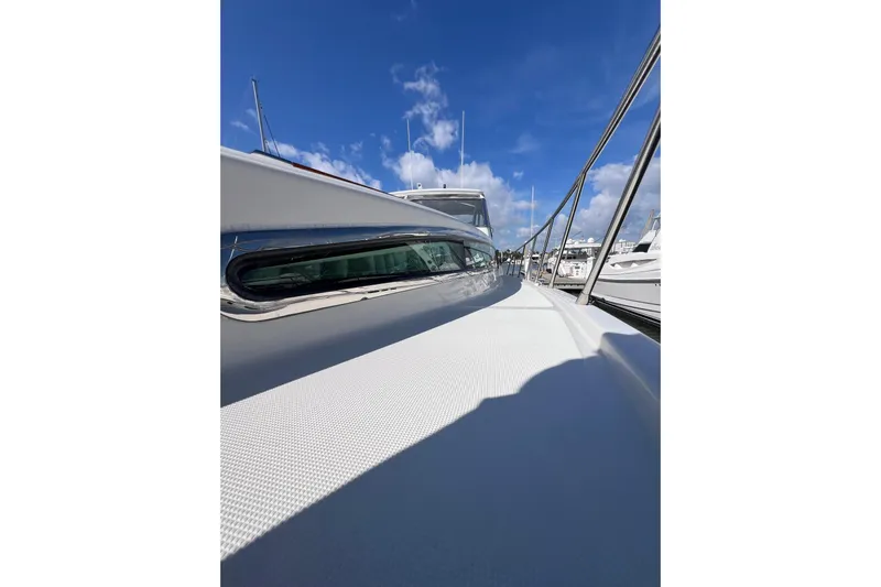 Split Decision Yacht Photos Pics 2007 Chris-Craft Roamer 40 yacht deck under clear blue sky.
