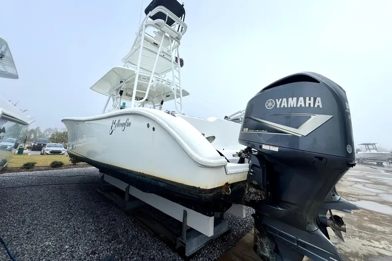  Yacht Photos Pics 2011 Yellowfin 42 Offshore boat with Yamaha V8 engine on display.