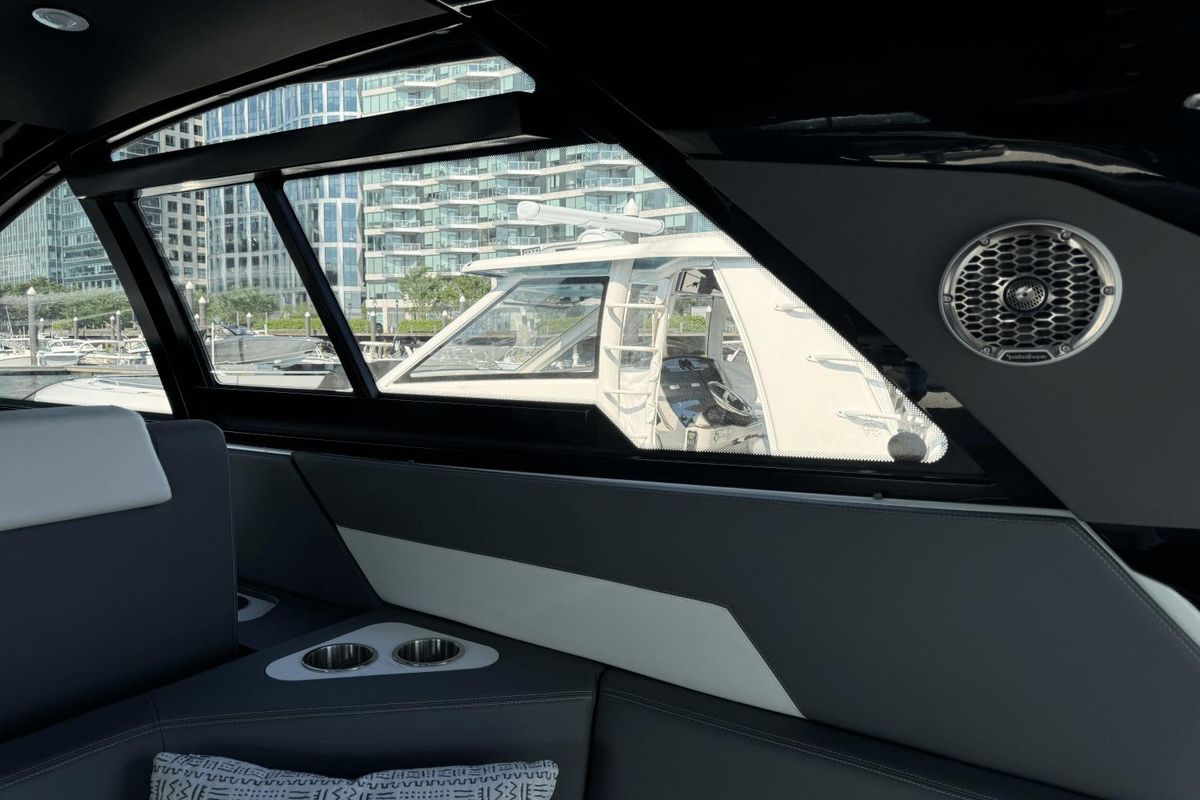 2023 Cruisers Yachts 42 