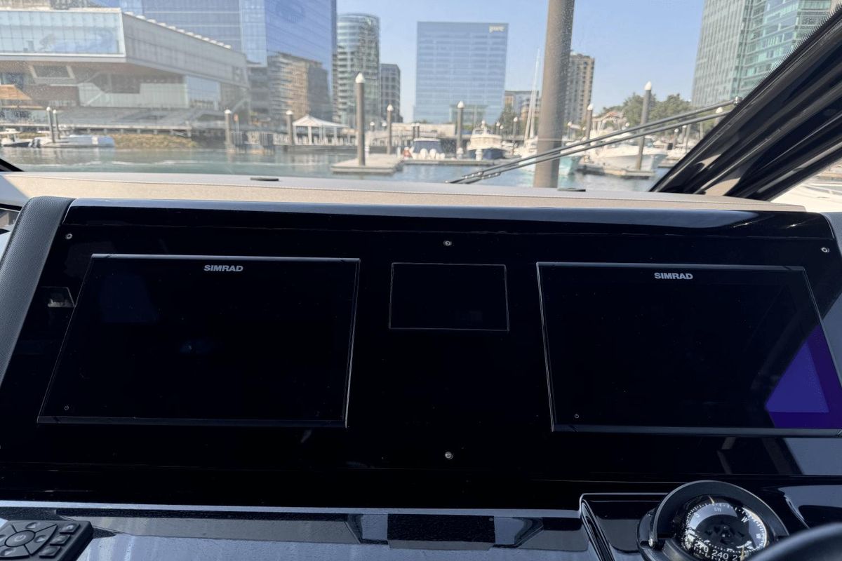 2023 Cruisers Yachts 42 